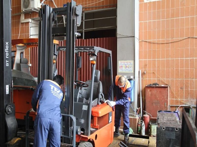 Quy trình sửa chữa xe nâng dầu tại CNSG được tiến hành theo từng bước cụ thể