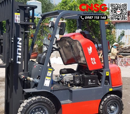 xe nang dau cu 2.5 tan niuli