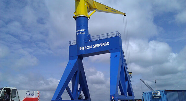 Thiết bị xếp dỡ container trong cảng- Cẩu chân đế (1)