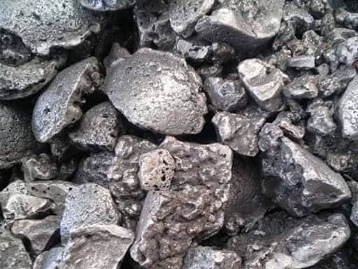 Quặng sắt là nguyên liệu chính sản xuất thép