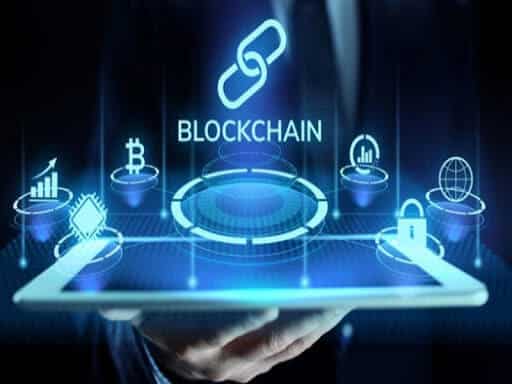 Công nghệ blockchain cho phép lưu trữ và chia sẻ thông tin một cách an toàn và minh bạch.